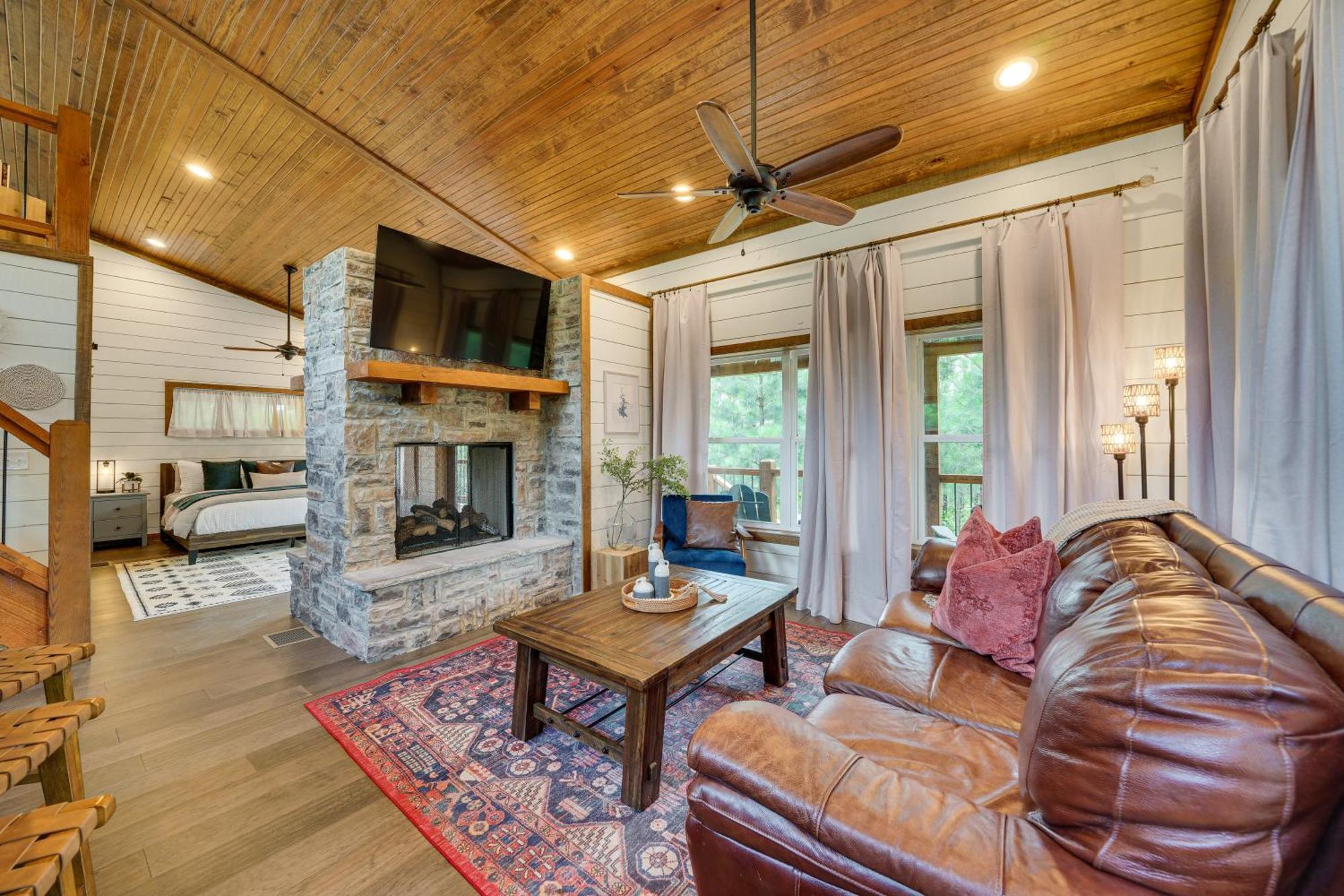Tree-Lined Broken Bow Studio With Private Hot Tub! Экстерьер фото
