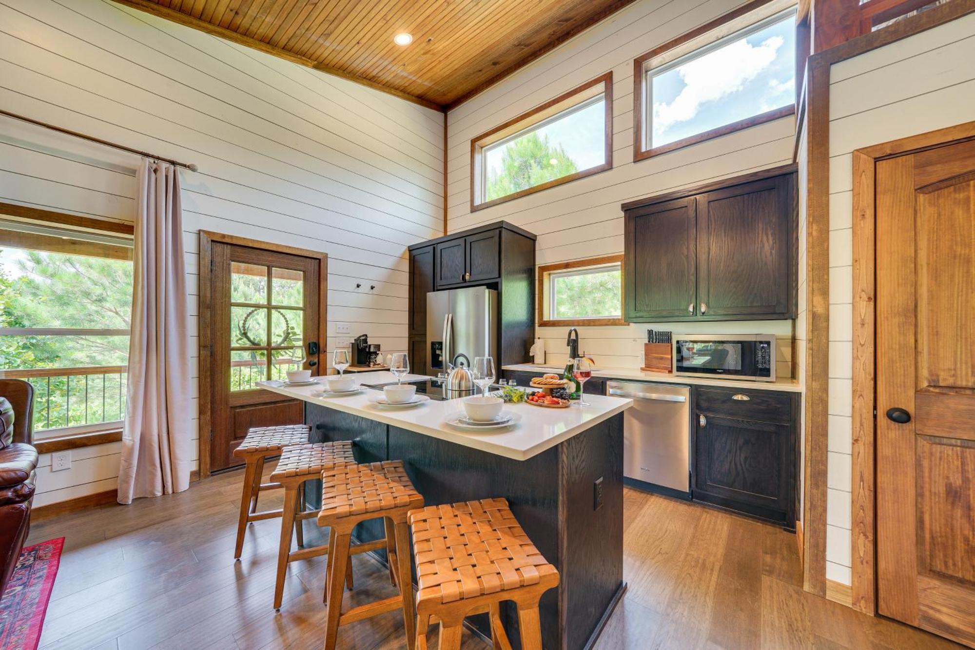Tree-Lined Broken Bow Studio With Private Hot Tub! Экстерьер фото